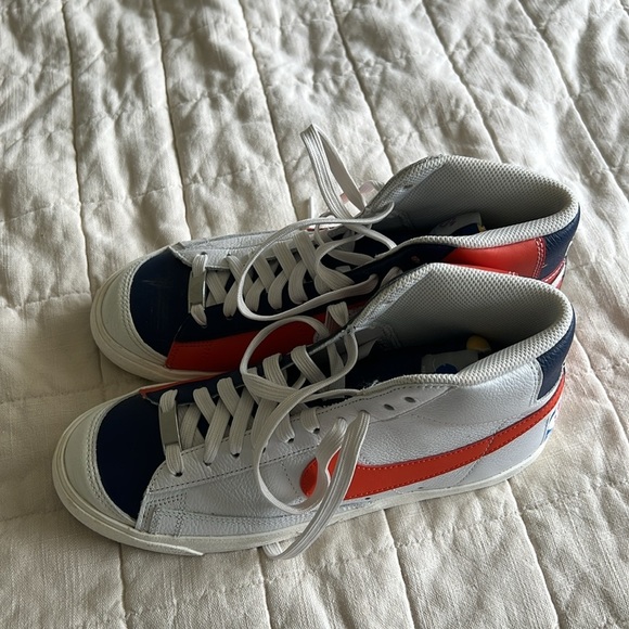 Men’s Nike Blazer Sneakers - Picture 5 of 10